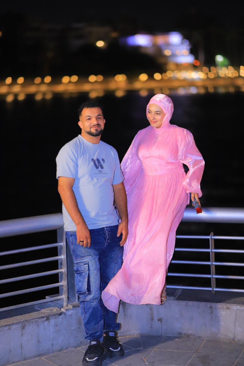العروسان معًا على ضفاف النيل
